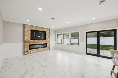 129 Tardy Lane S Wantagh NY 11793
