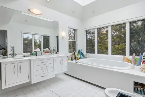 60 Skimhampton Road East Hampton NY 11937