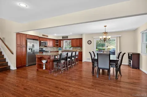 461 Stratton Road New Rochelle NY 10804