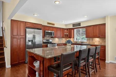 461 Stratton Road New Rochelle NY 10804