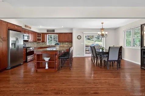 461 Stratton Road New Rochelle NY 10804