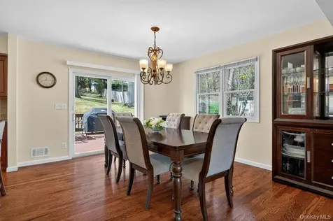 461 Stratton Road New Rochelle NY 10804