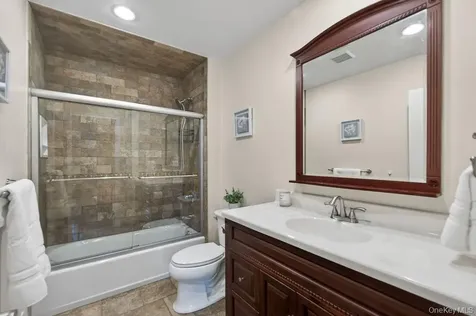 461 Stratton Road New Rochelle NY 10804
