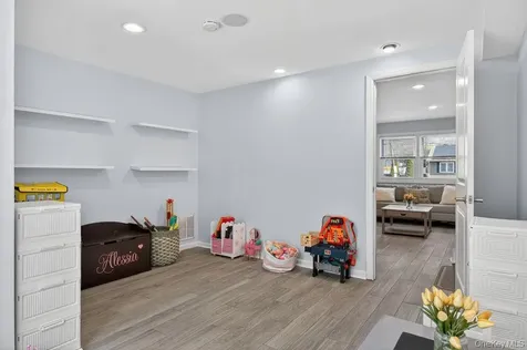 461 Stratton Road New Rochelle NY 10804