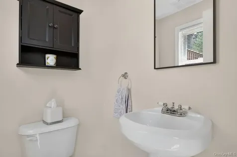 461 Stratton Road New Rochelle NY 10804