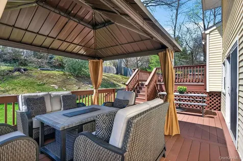 461 Stratton Road New Rochelle NY 10804