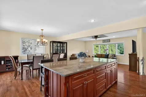 461 Stratton Road New Rochelle NY 10804