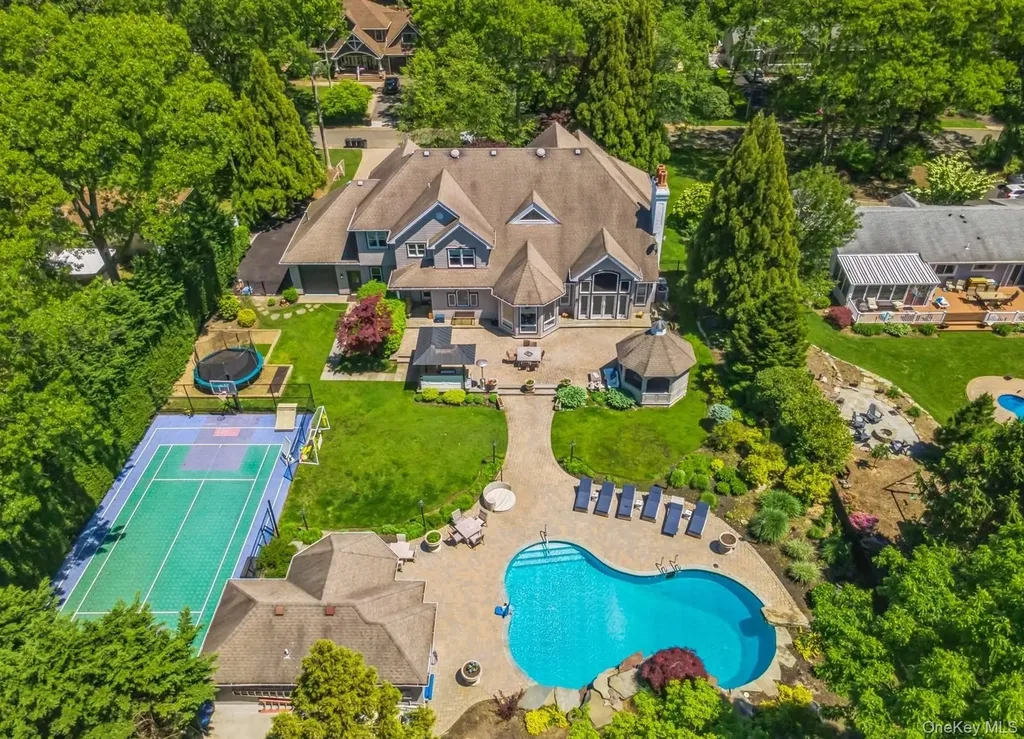 10 Colonial Drive Smithtown NY 11787
