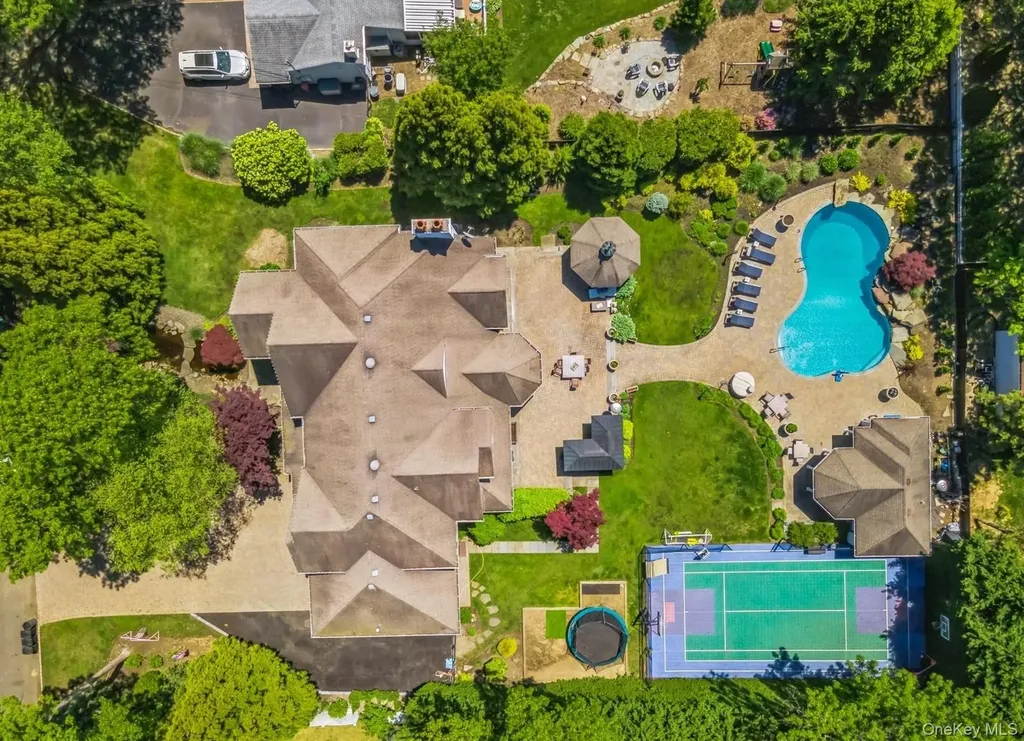 10 Colonial Drive Smithtown NY 11787