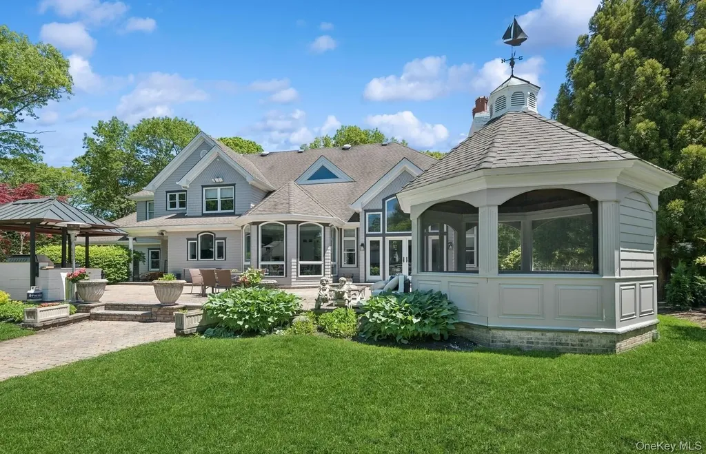 10 Colonial Drive Smithtown NY 11787