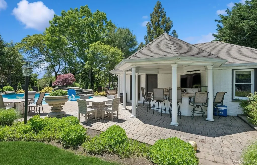 10 Colonial Drive Smithtown NY 11787