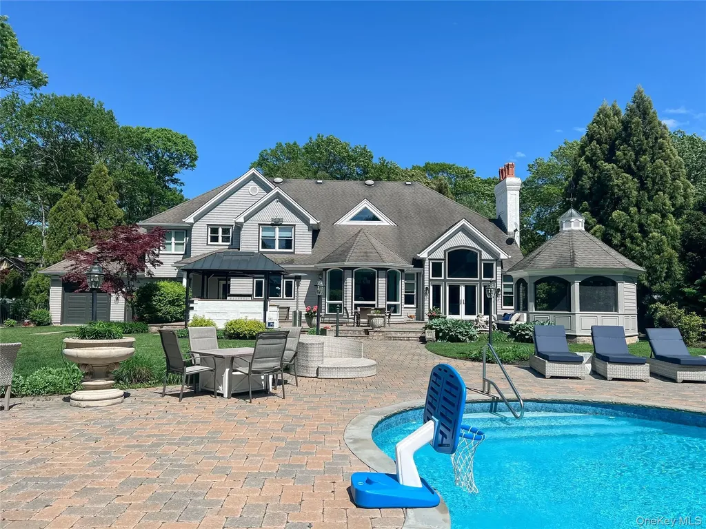 10 Colonial Drive Smithtown NY 11787