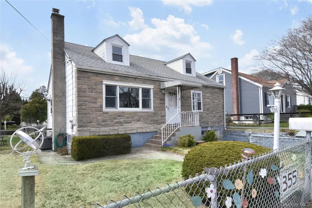 355 Upland Avenue Yonkers NY 10703
