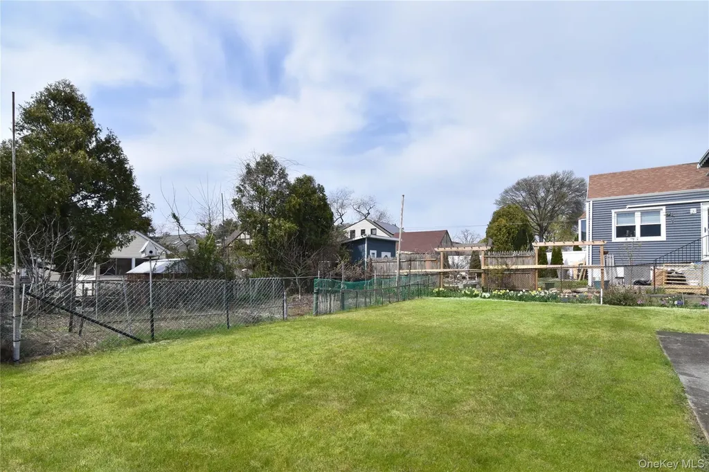 355 Upland Avenue Yonkers NY 10703