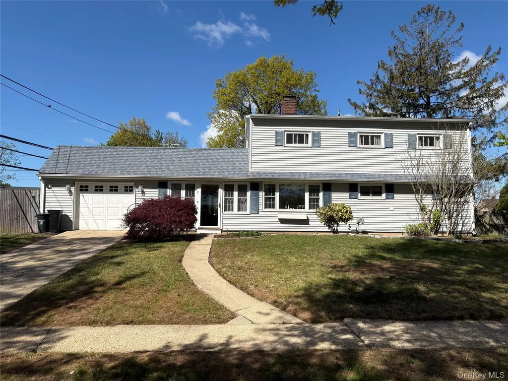 2 Dwarf Lane Wantagh NY 11793