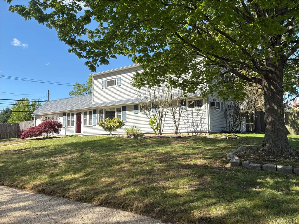 2 Dwarf Lane Wantagh NY 11793