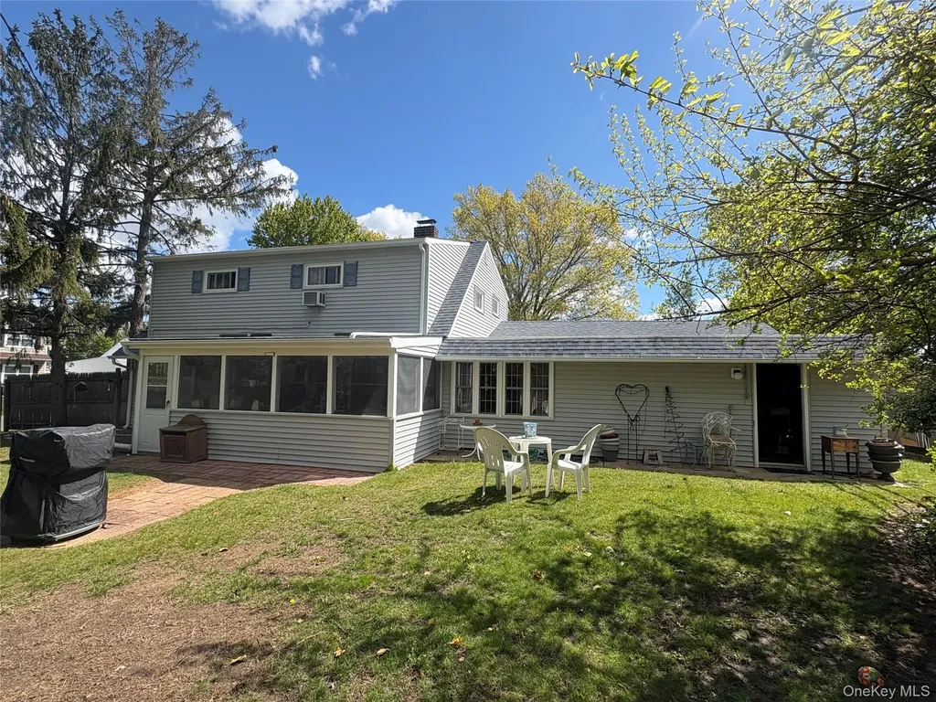 2 Dwarf Lane Wantagh NY 11793