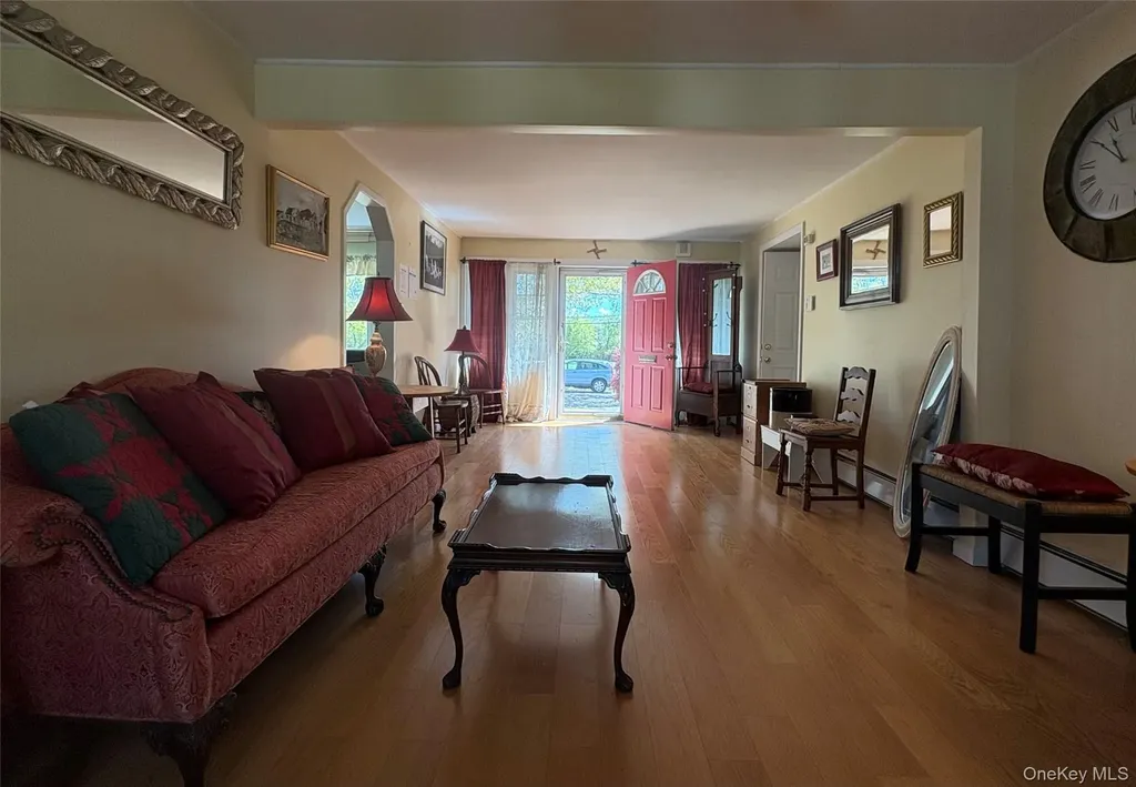 2 Dwarf Lane Wantagh NY 11793