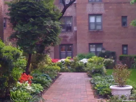 2 Town House Place Great Neck Plaza NY 11021
