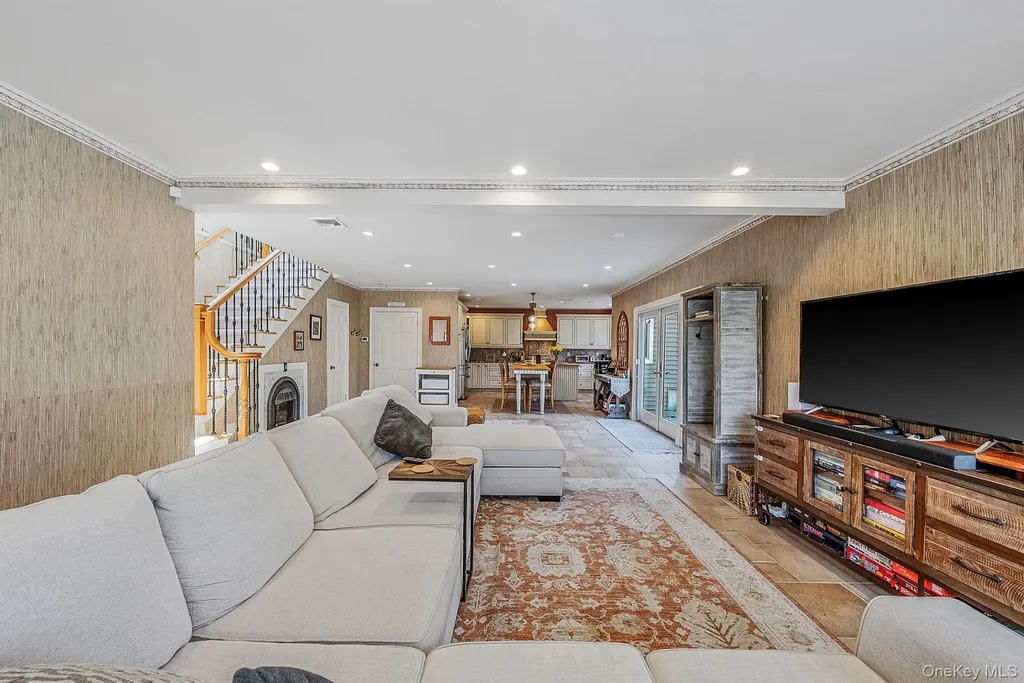 32 Crescent Drive Huntington NY 11743