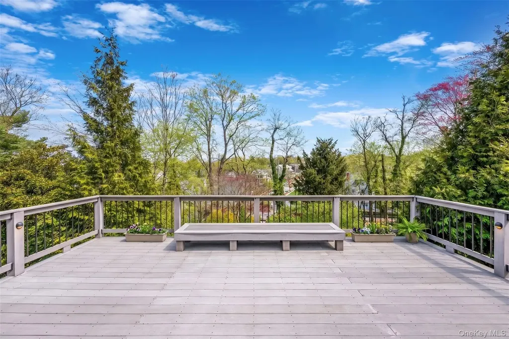 32 Crescent Drive Huntington NY 11743