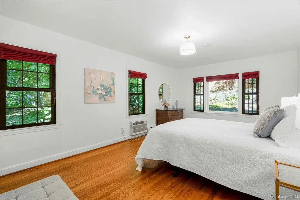 62 Myrtle Boulevard Larchmont NY 10538