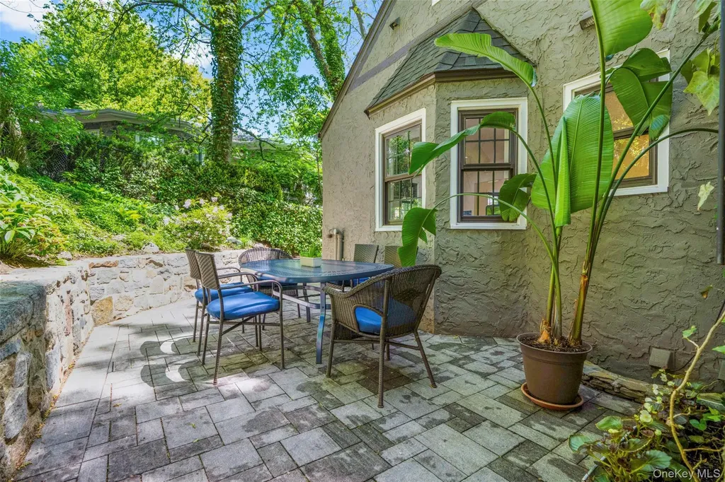 62 Myrtle Boulevard Larchmont NY 10538