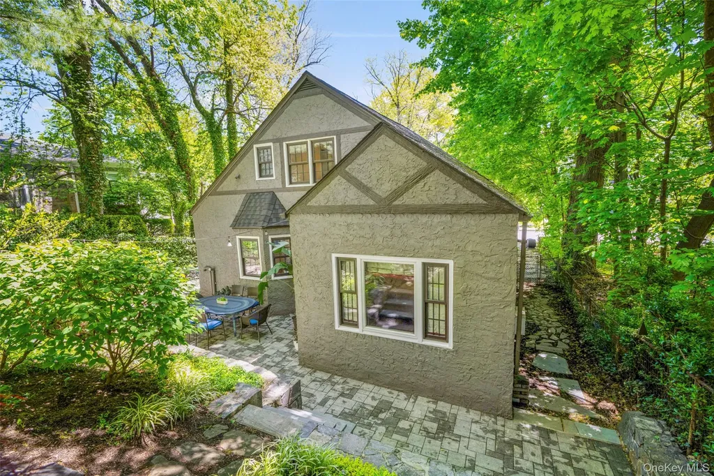 62 Myrtle Boulevard Larchmont NY 10538