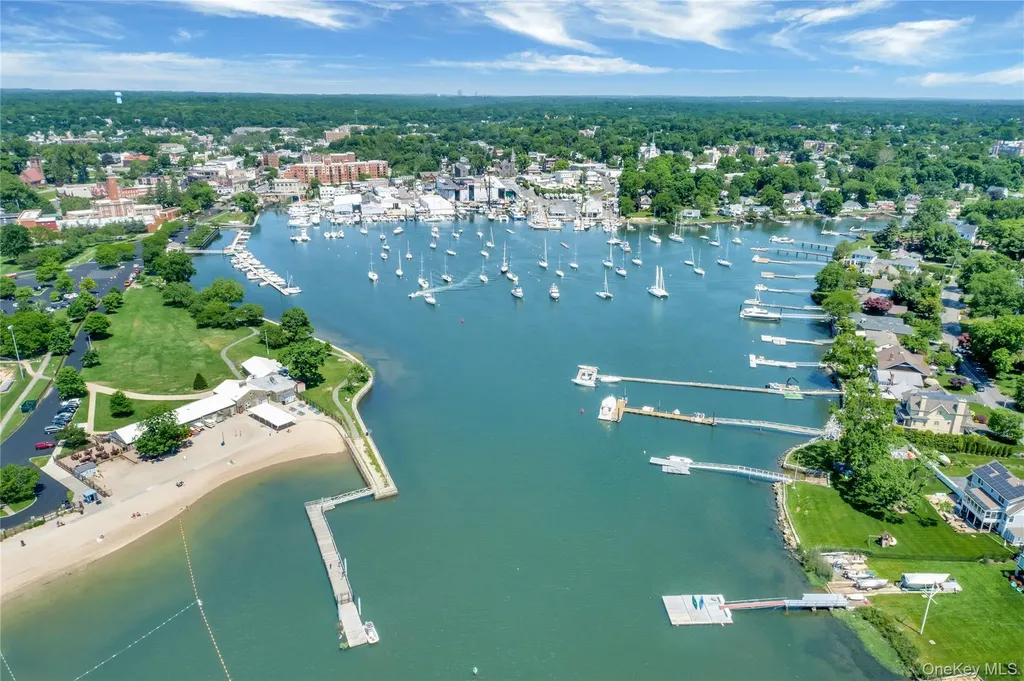 62 Myrtle Boulevard Larchmont NY 10538