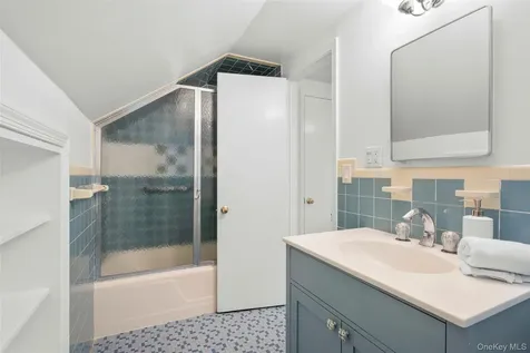 62 Myrtle Boulevard Larchmont NY 10538