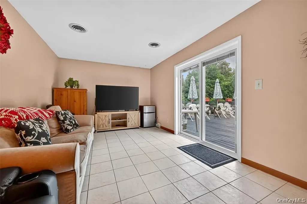 334 Greeves Road New Hampton NY 10958