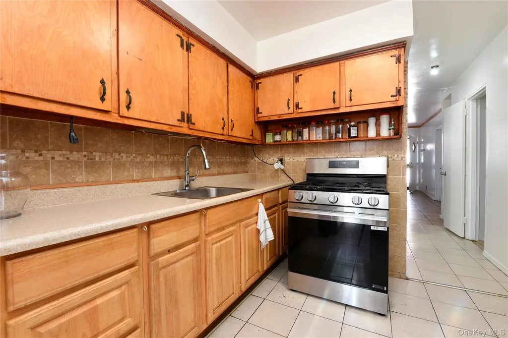 10107 Avenue L Brooklyn NY 11236