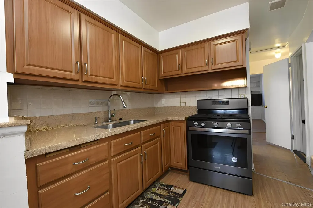 10107 Avenue L Brooklyn NY 11236
