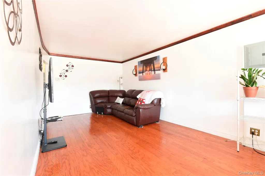 10107 Avenue L Brooklyn NY 11236