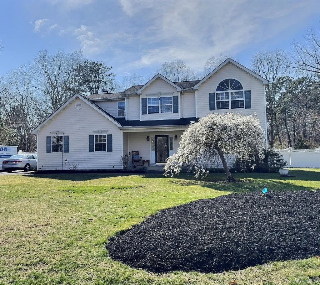 29 Terra Pines Gate Yaphank NY 11980