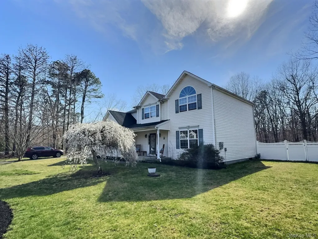 29 Terra Pines Gate Yaphank NY 11980