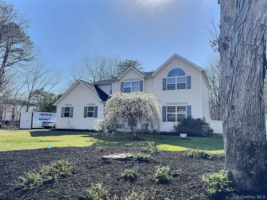 29 Terra Pines Gate Yaphank NY 11980