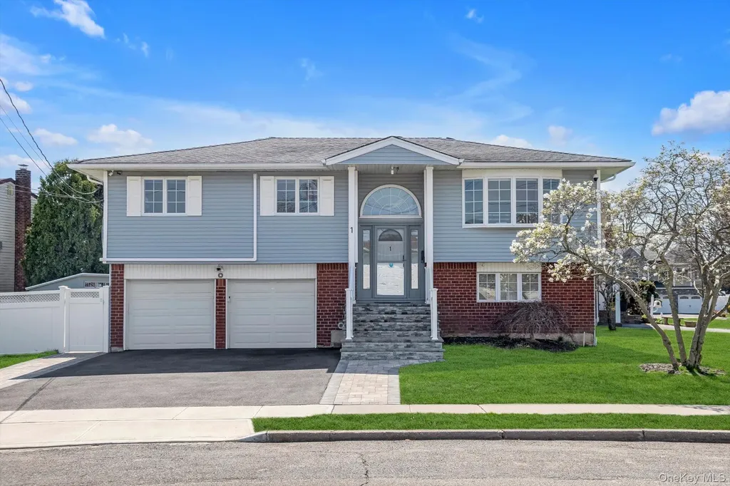 1 Sterling Court Plainview NY 11803