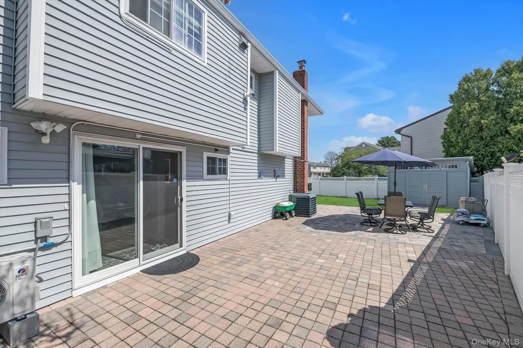 1 Sterling Court Plainview NY 11803