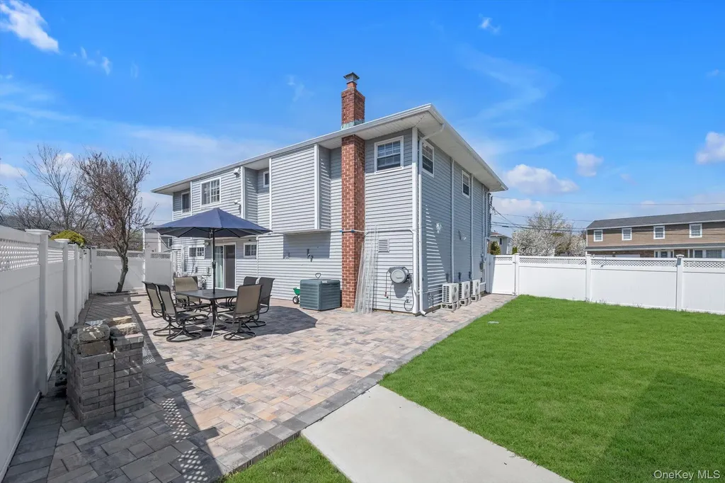 1 Sterling Court Plainview NY 11803