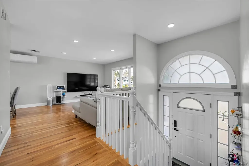 1 Sterling Court Plainview NY 11803