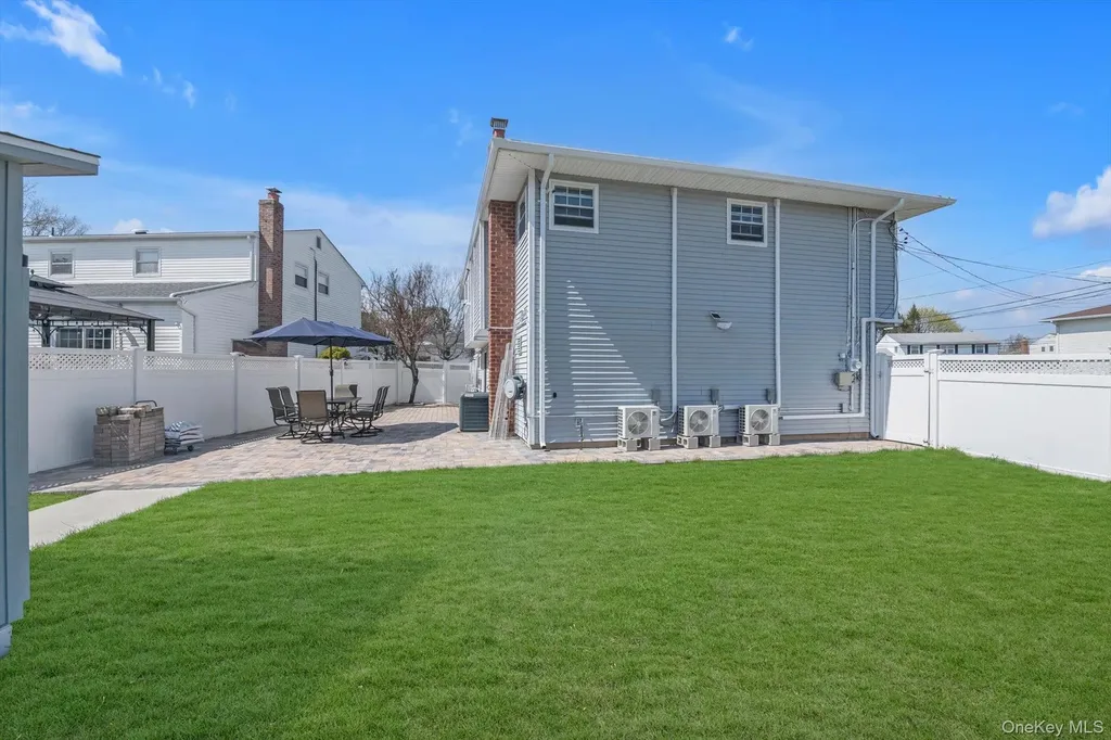1 Sterling Court Plainview NY 11803