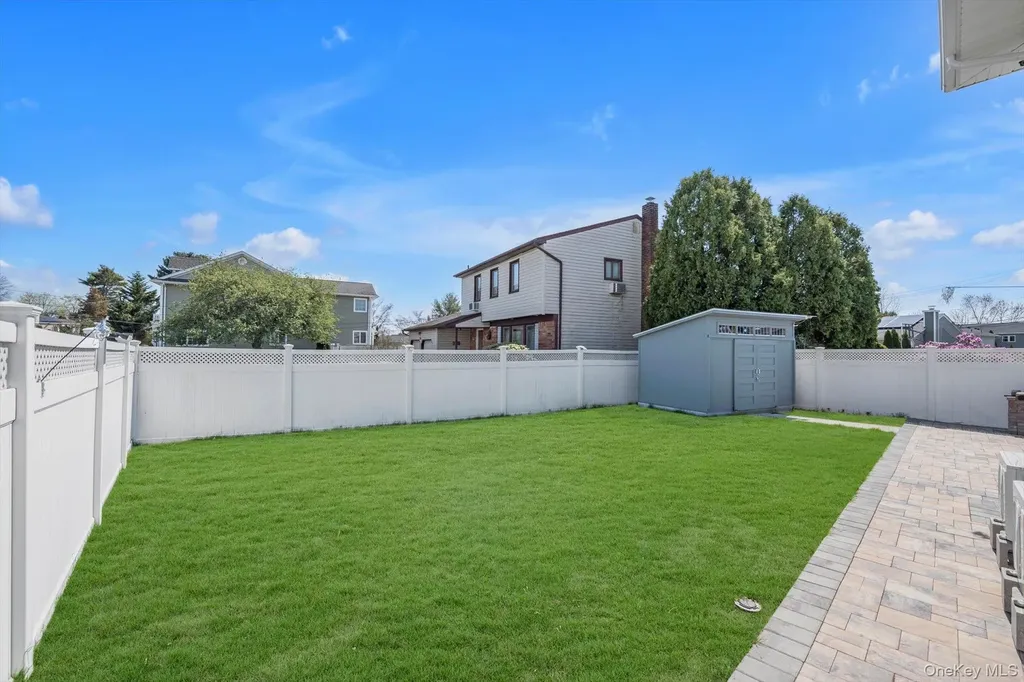 1 Sterling Court Plainview NY 11803