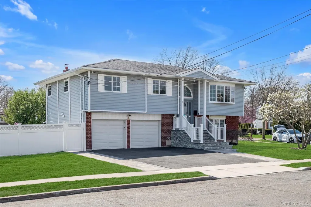 1 Sterling Court Plainview NY 11803