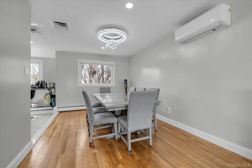 1 Sterling Court Plainview NY 11803