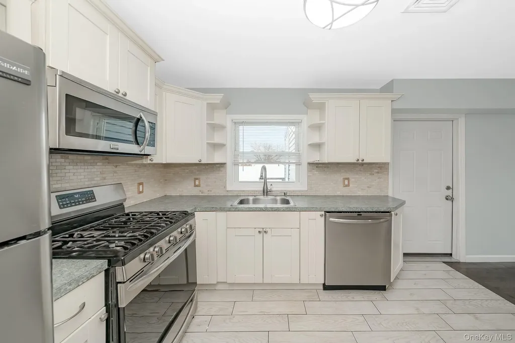33 E Seacrest Avenue Lindenhurst NY 11757