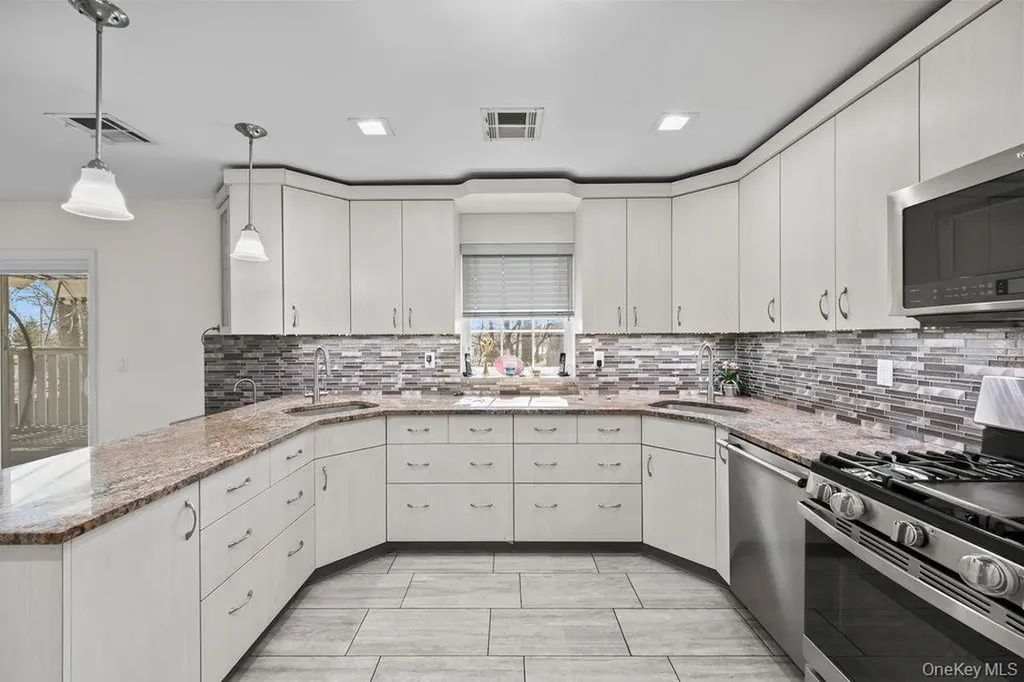 11 Wilsher Drive Monsey NY 10952