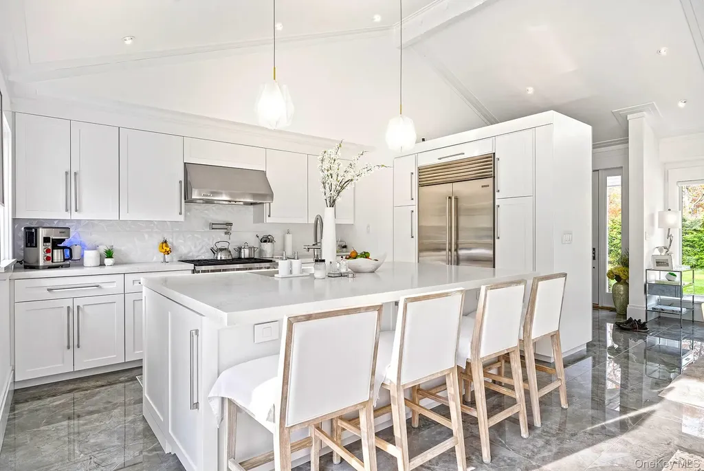 54 Glade Road East Hampton NY 11937