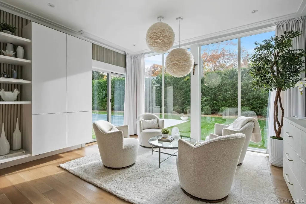 54 Glade Road East Hampton NY 11937