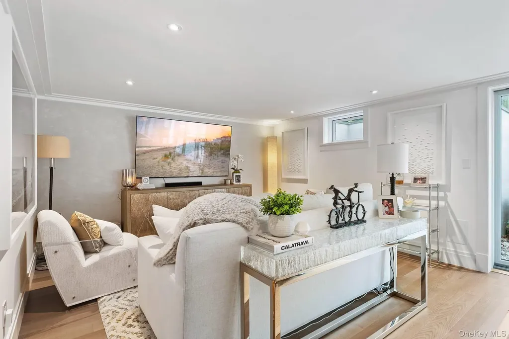 54 Glade Road East Hampton NY 11937